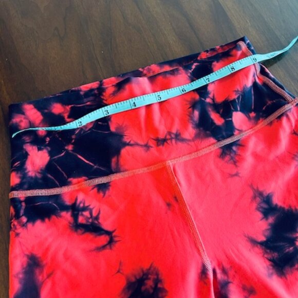 Lululemon Invigorate High-Rise Tight, Tie Dye "Red Carnation/Blk", Size 8 - Picture 8 of 10